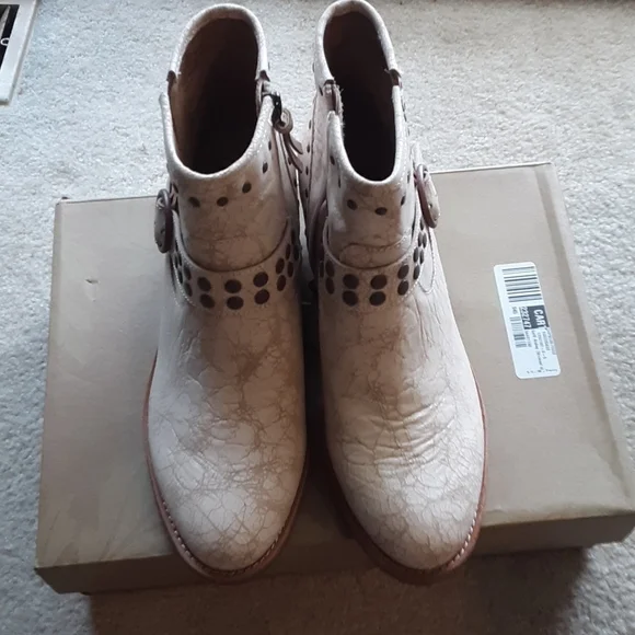 Soft ankle boots - Picture 4 of 7